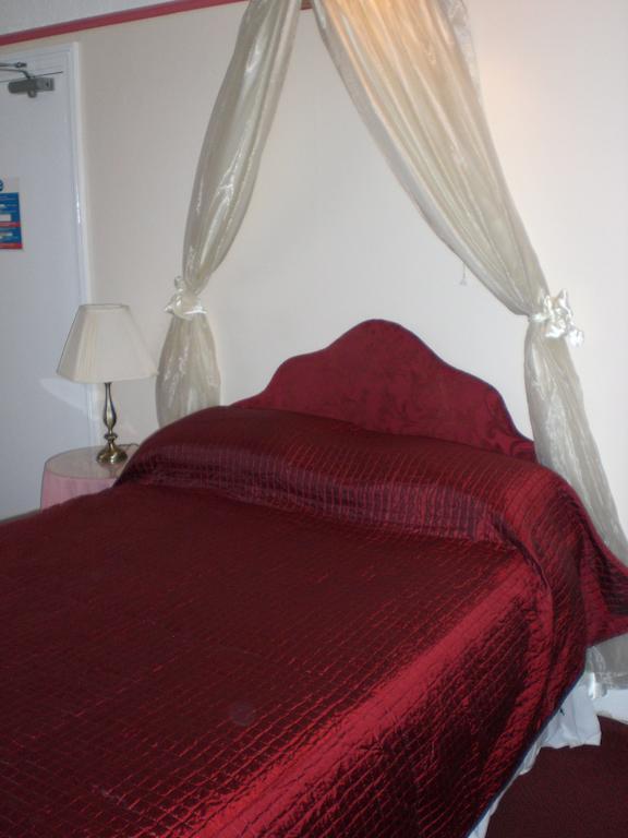 Melville Lodge Gatwick ฮอร์เลย์ ภายนอก รูปภาพ