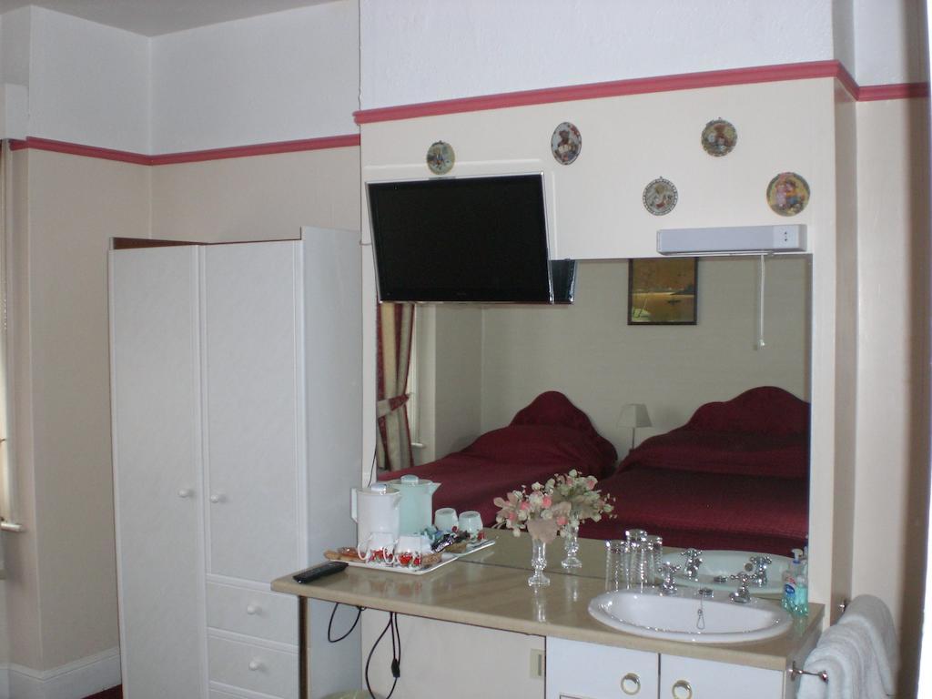 Melville Lodge Gatwick ฮอร์เลย์ ห้อง รูปภาพ