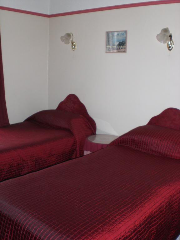 Melville Lodge Gatwick ฮอร์เลย์ ห้อง รูปภาพ