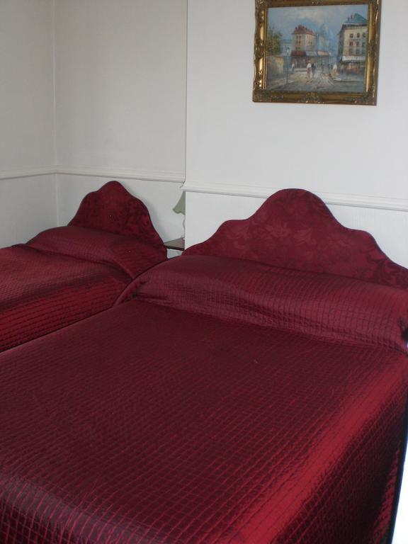 Melville Lodge Gatwick ฮอร์เลย์ ห้อง รูปภาพ
