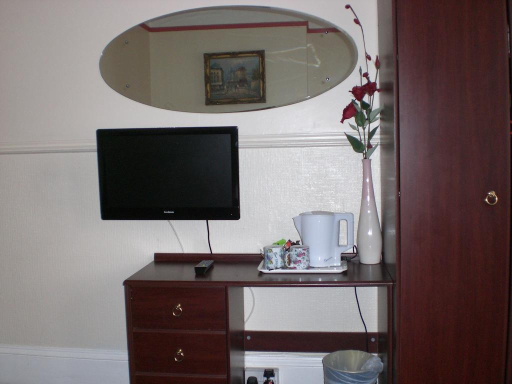 Melville Lodge Gatwick ฮอร์เลย์ ห้อง รูปภาพ