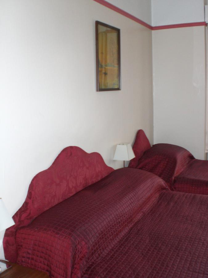 Melville Lodge Gatwick ฮอร์เลย์ ห้อง รูปภาพ